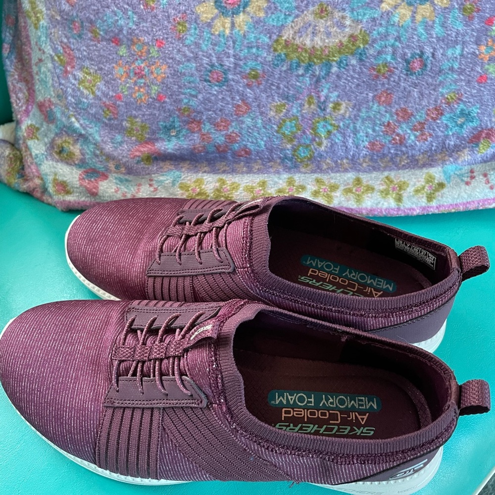 Skechers air cooled memory foam shoes